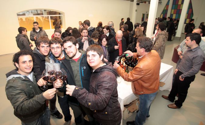 La asociacin de bodegas Provir presenta la aada en la plaza de Abastos de Logroo-19